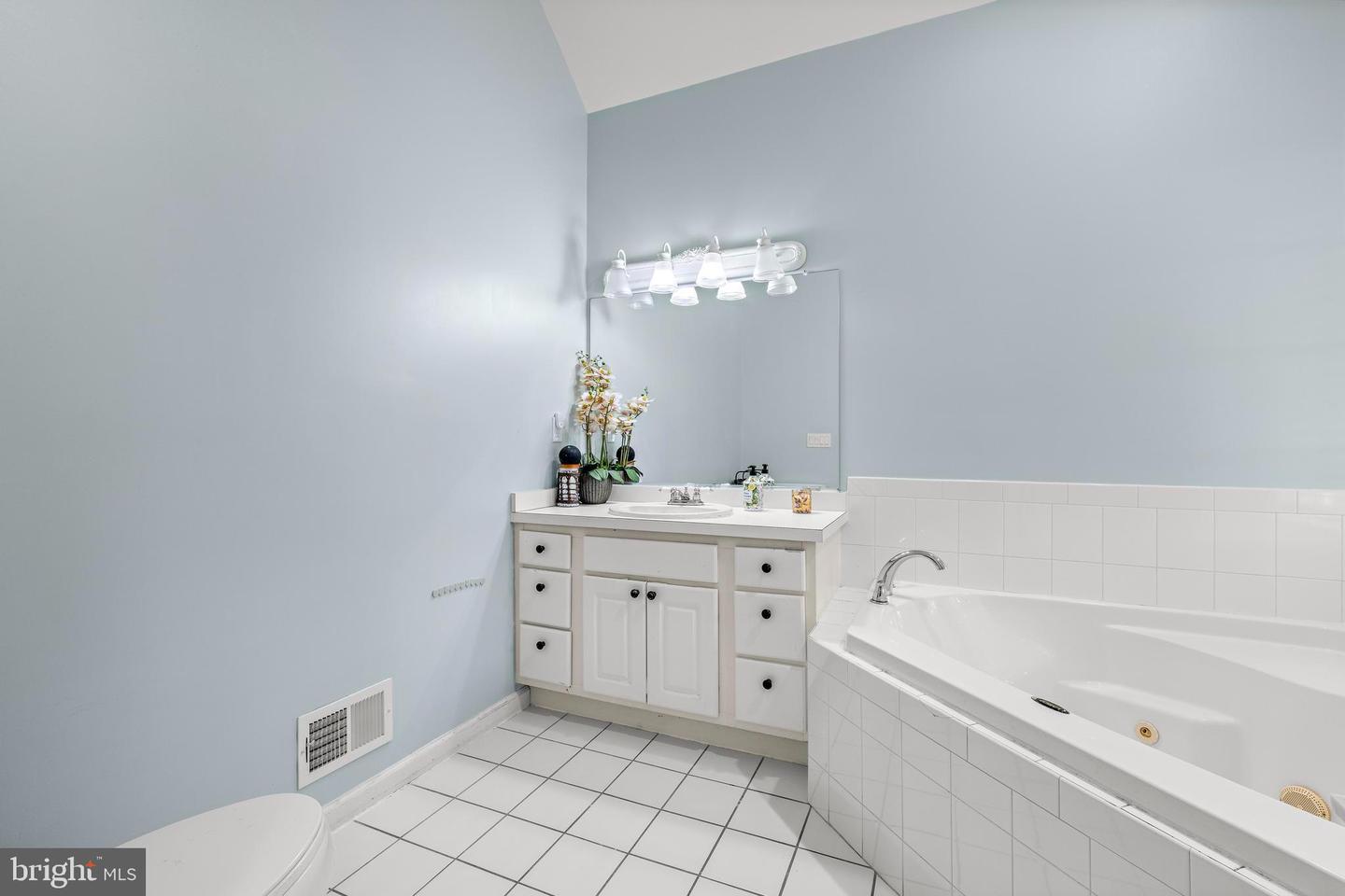 1016 Beach Ln Property Photo 17