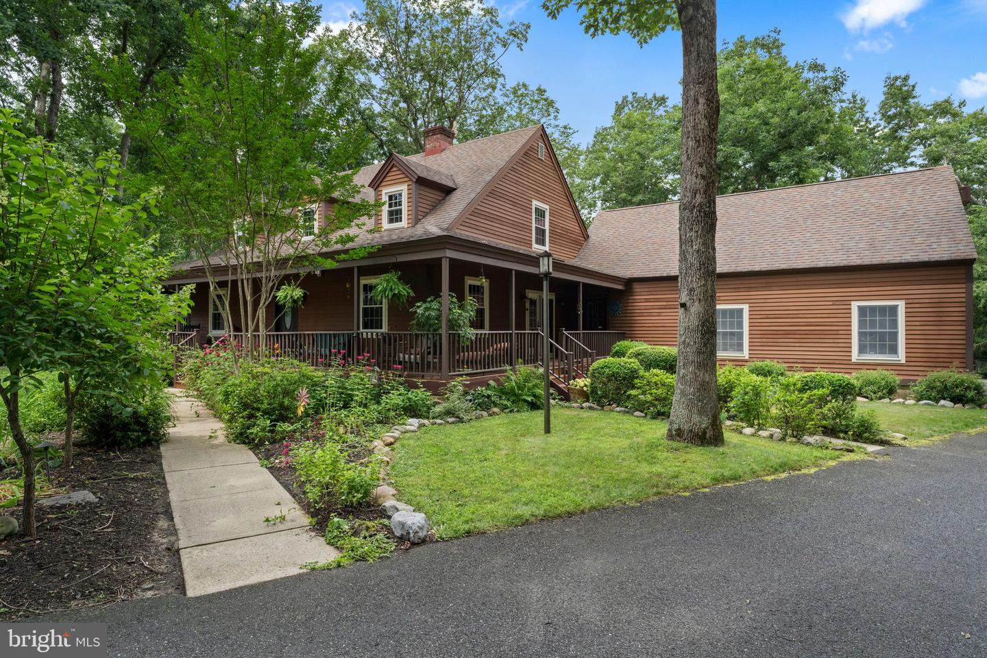 16 Dunhill Property Photo 2