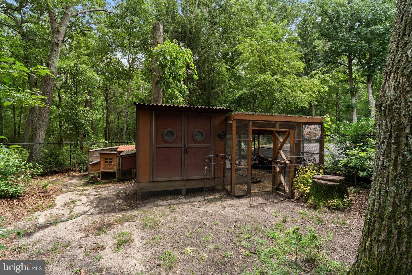 16 Dunhill Property Photo 38