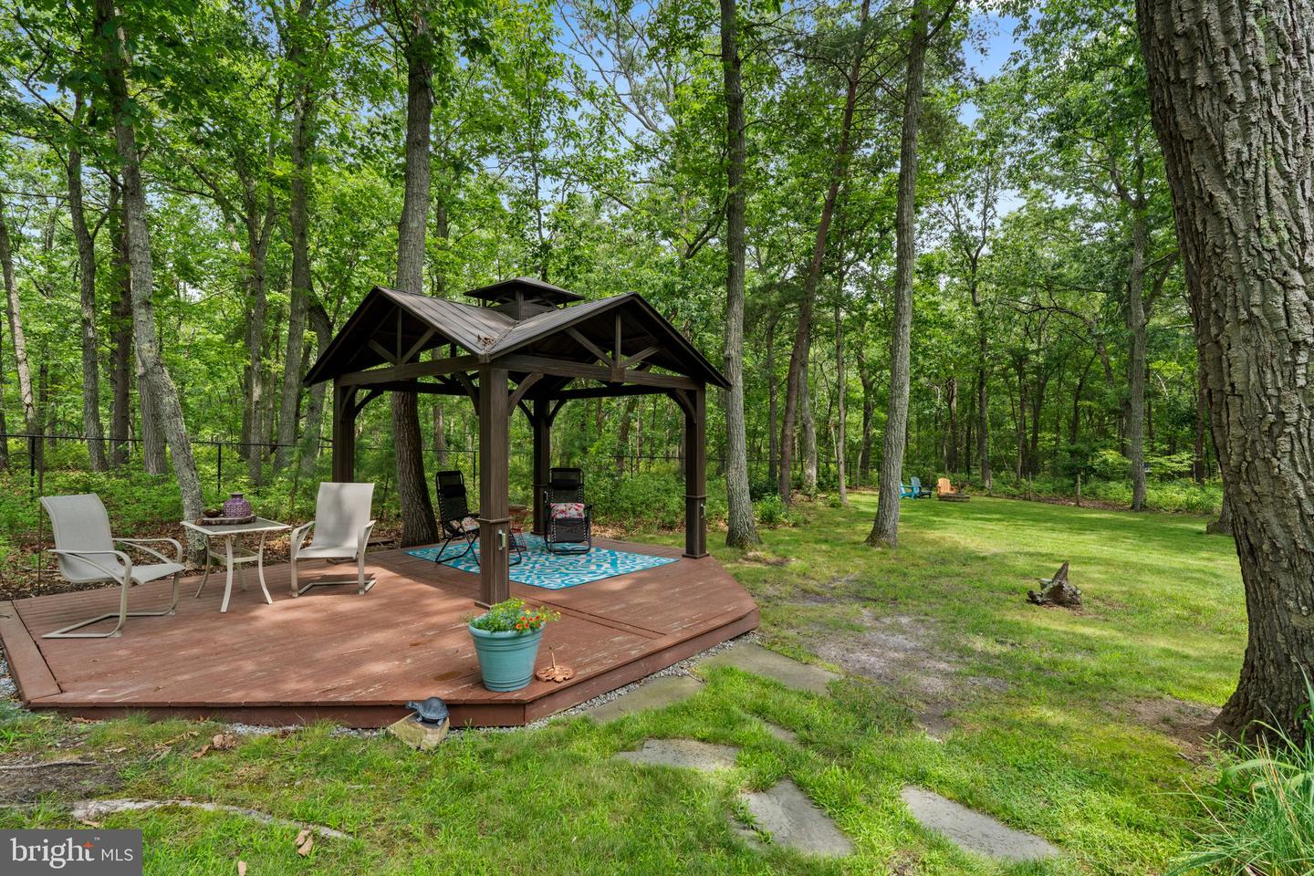 16 Dunhill Property Photo 41