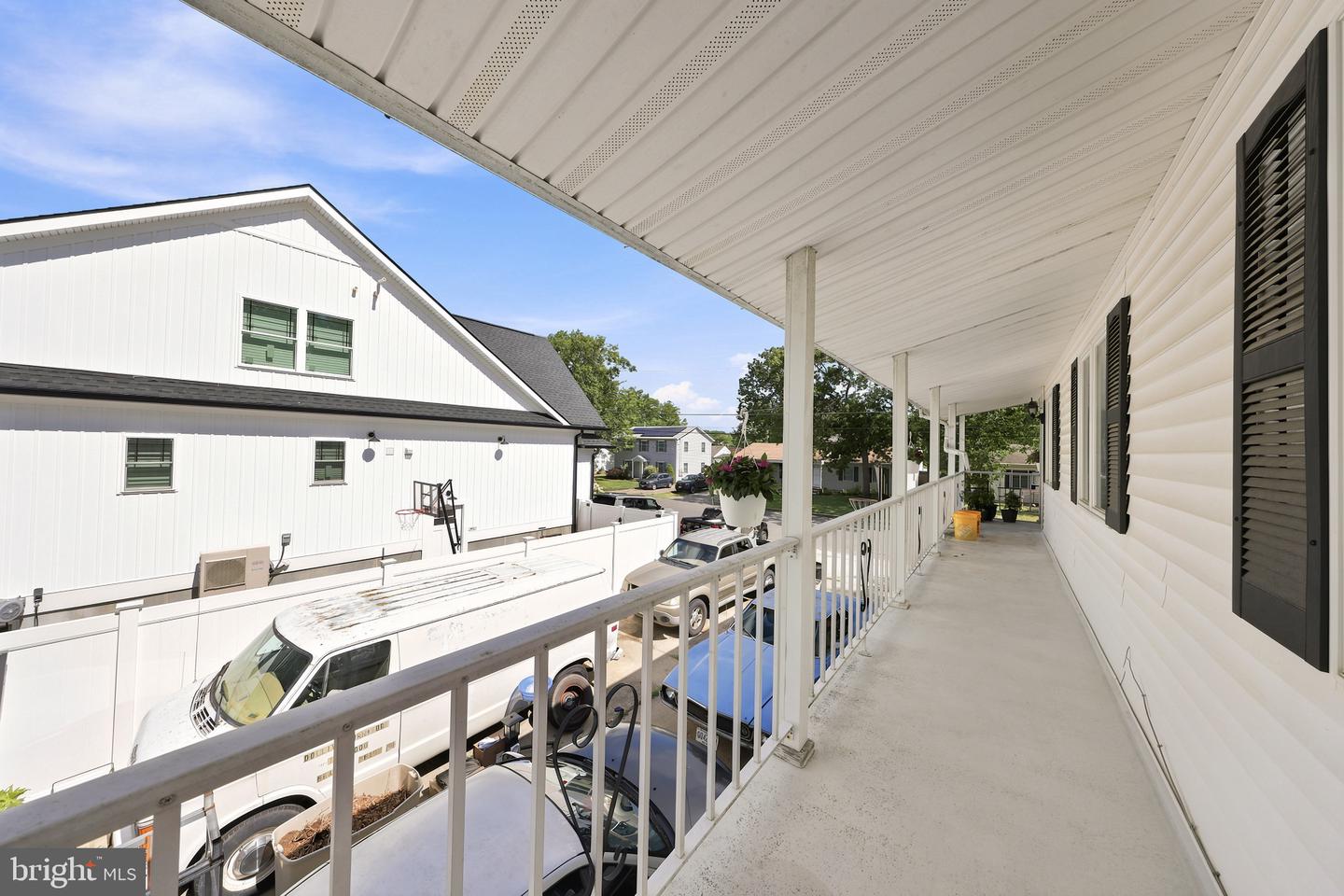 926 Newark Ave Property Photo 3
