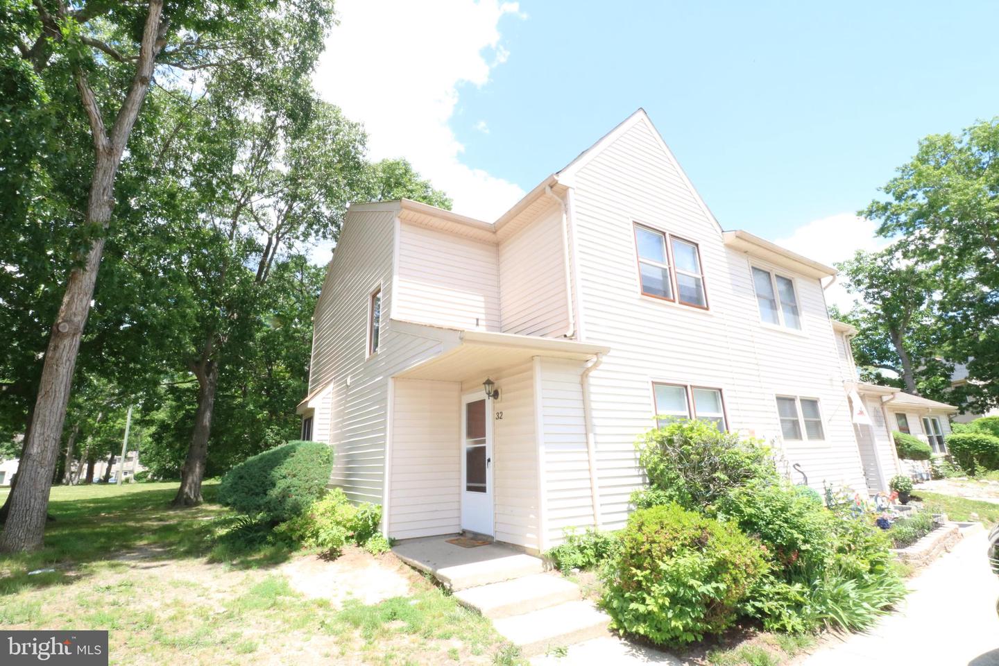 32 PIN OAK LN Property Photo 1