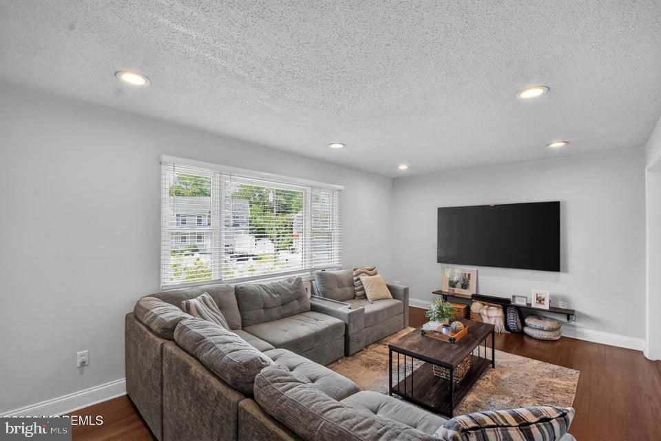 555 Brookside Dr Property Photo 4