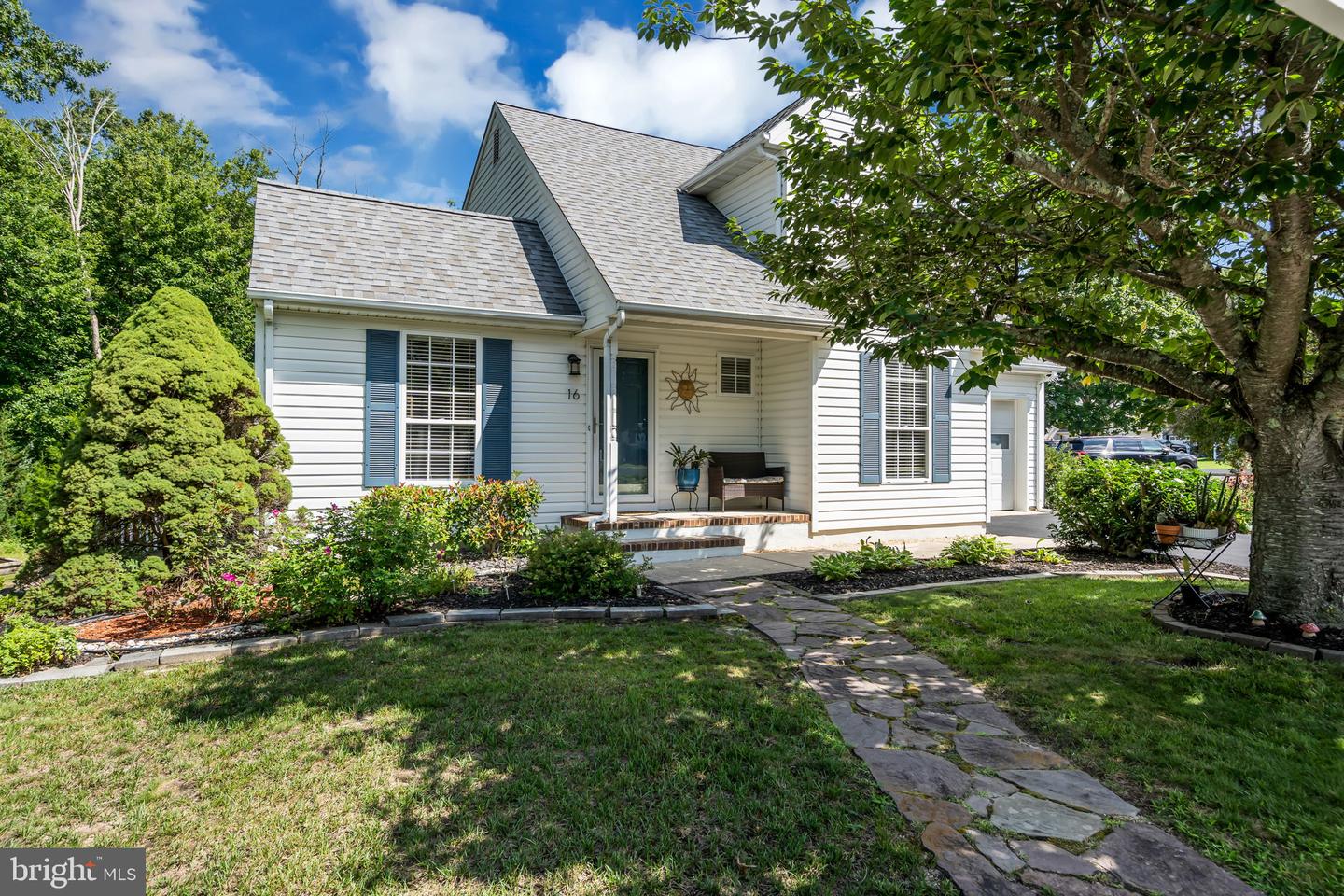 16 Shelli Ter Property Photo 1