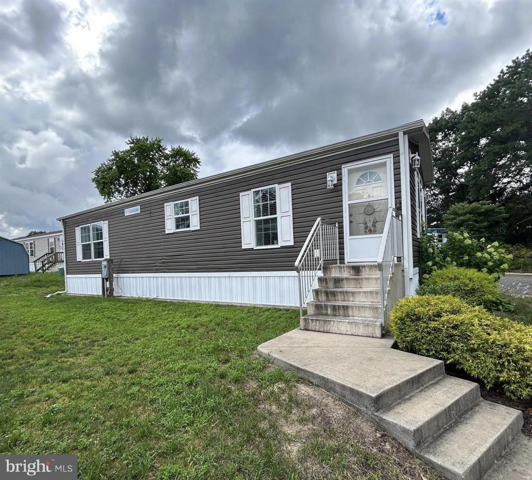 701 7th St Property Photo 1