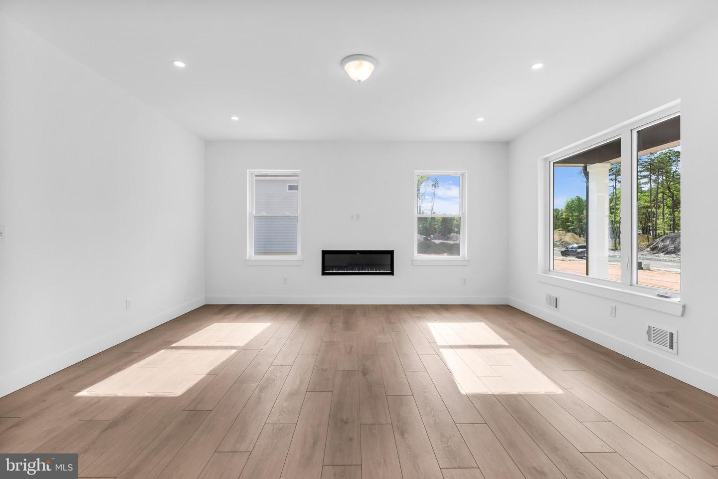 399 Southern Blvd Property Photo 4