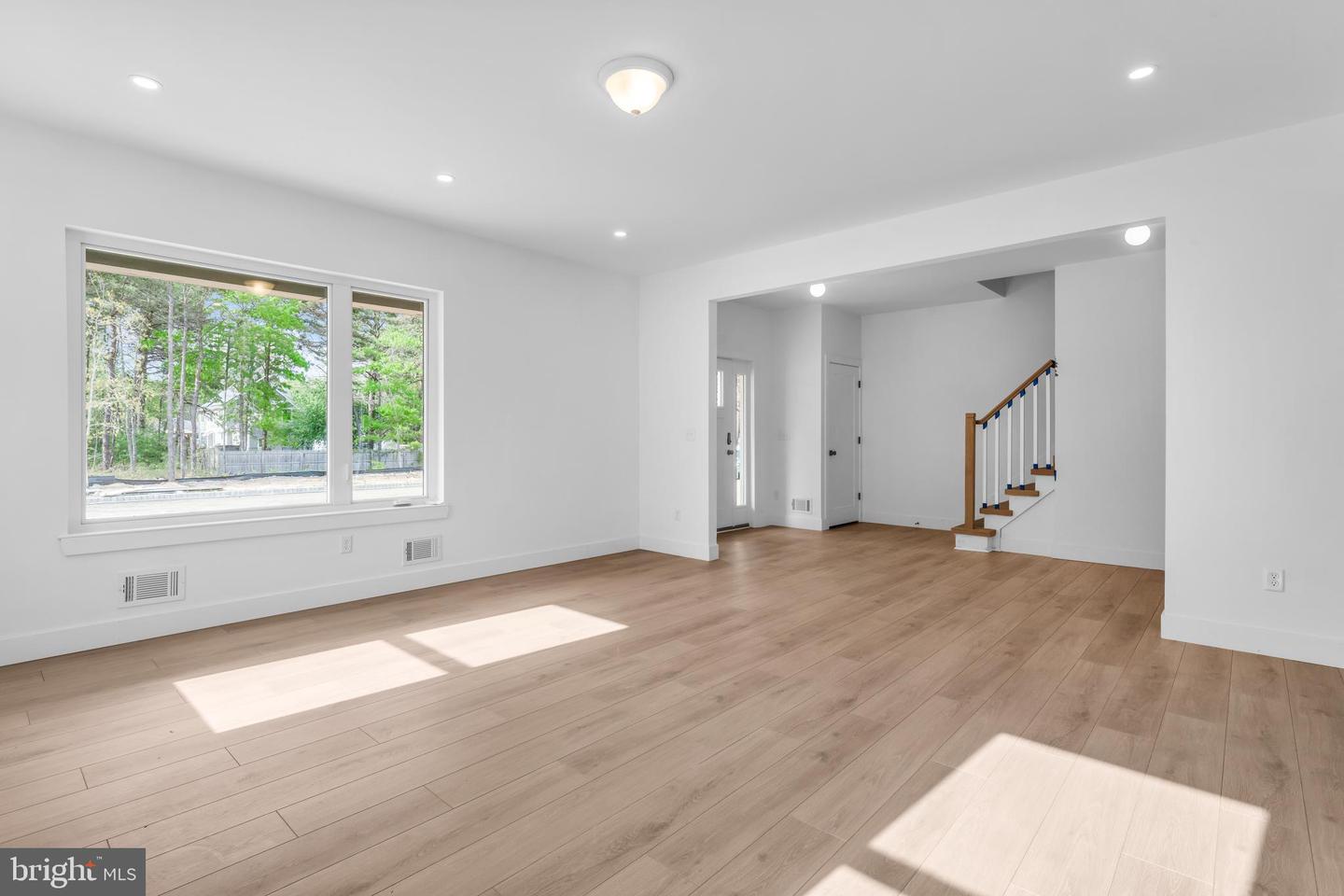 399 Southern Blvd Property Photo 5