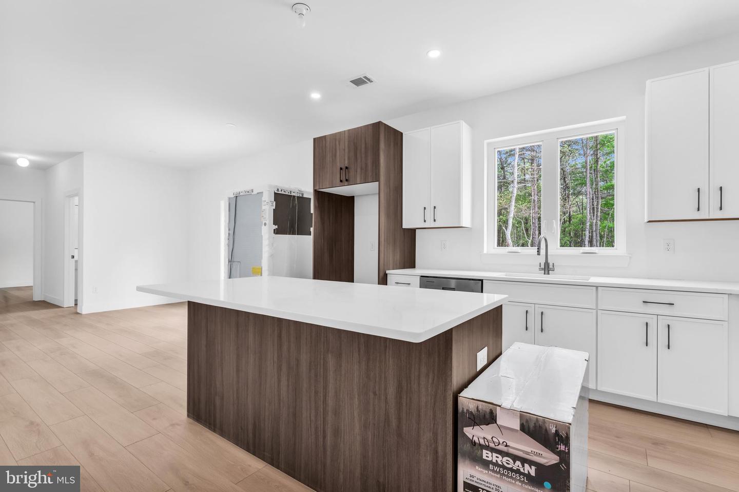 399 Southern Blvd Property Photo 8