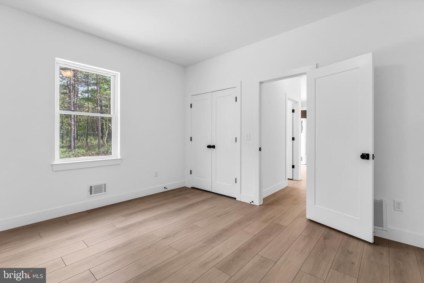 399 Southern Blvd Property Photo 13