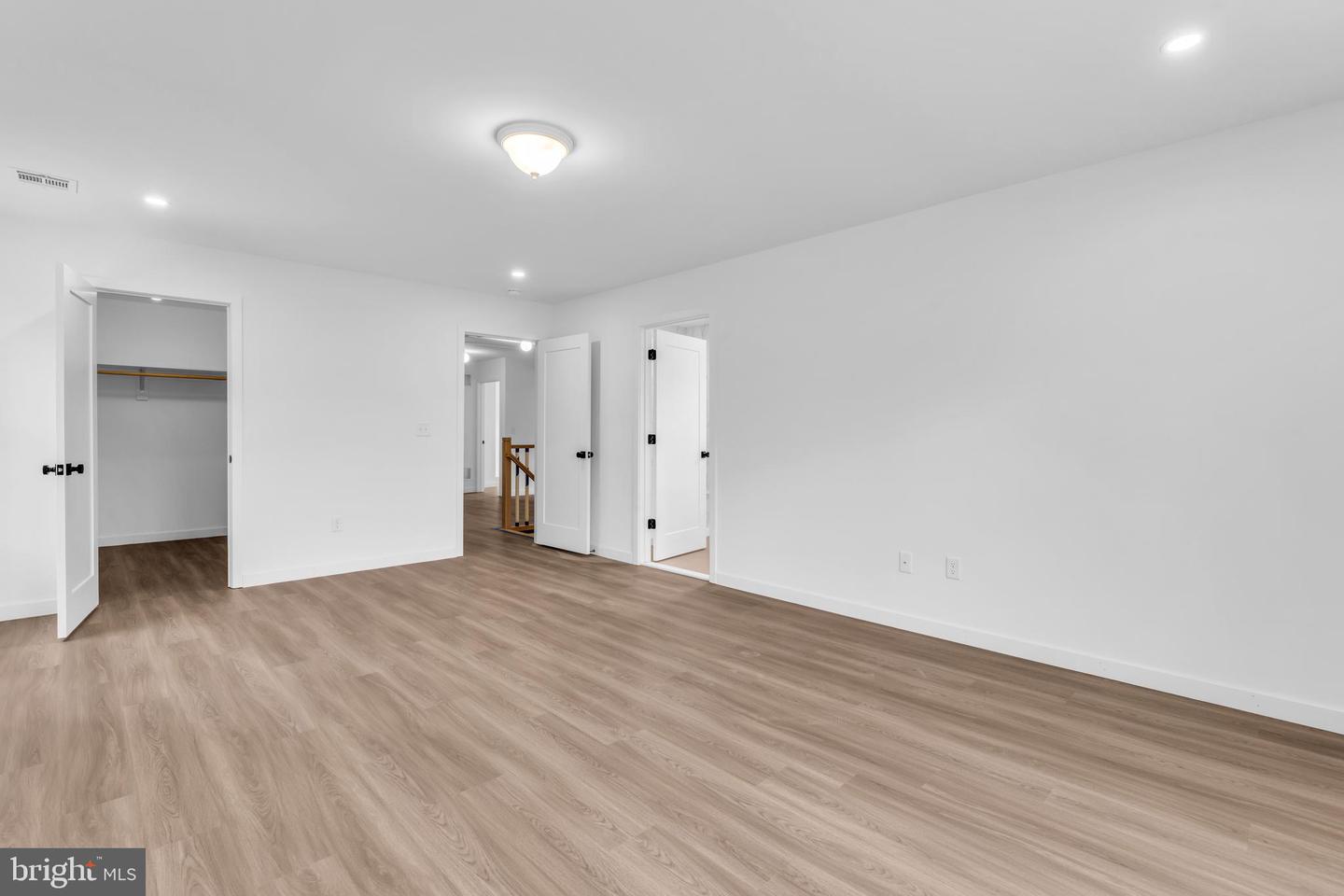 399 Southern Blvd Property Photo 17