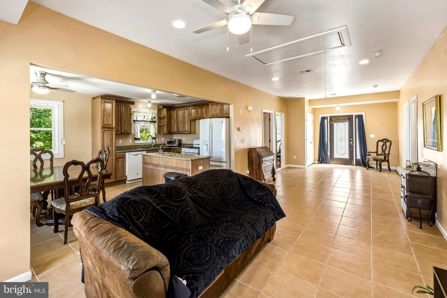 2 Spar Ct Property Photo 13
