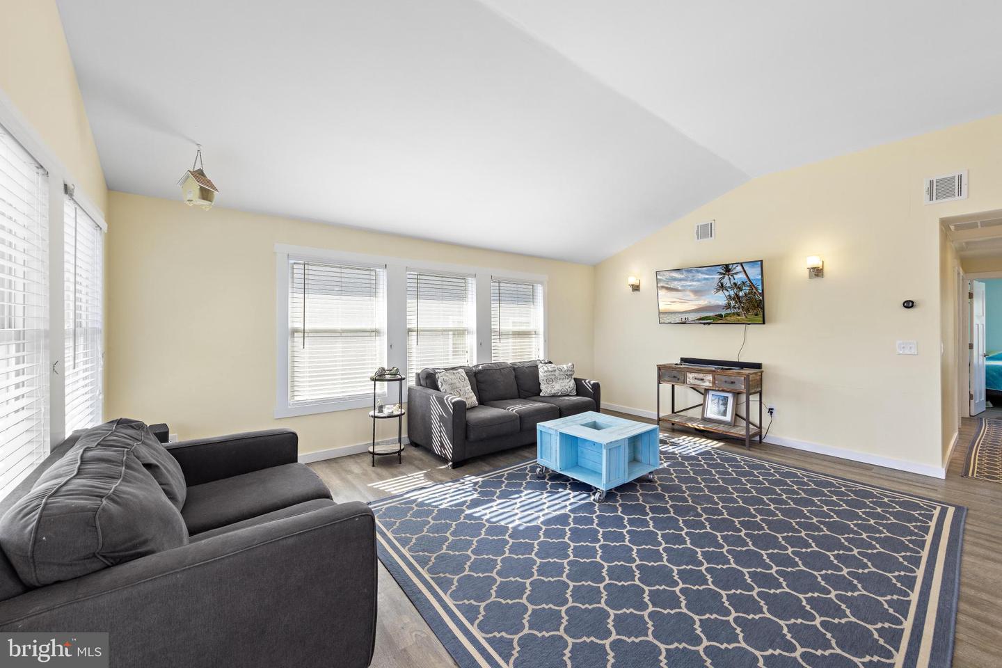 21 E 9 St Property Photo 15