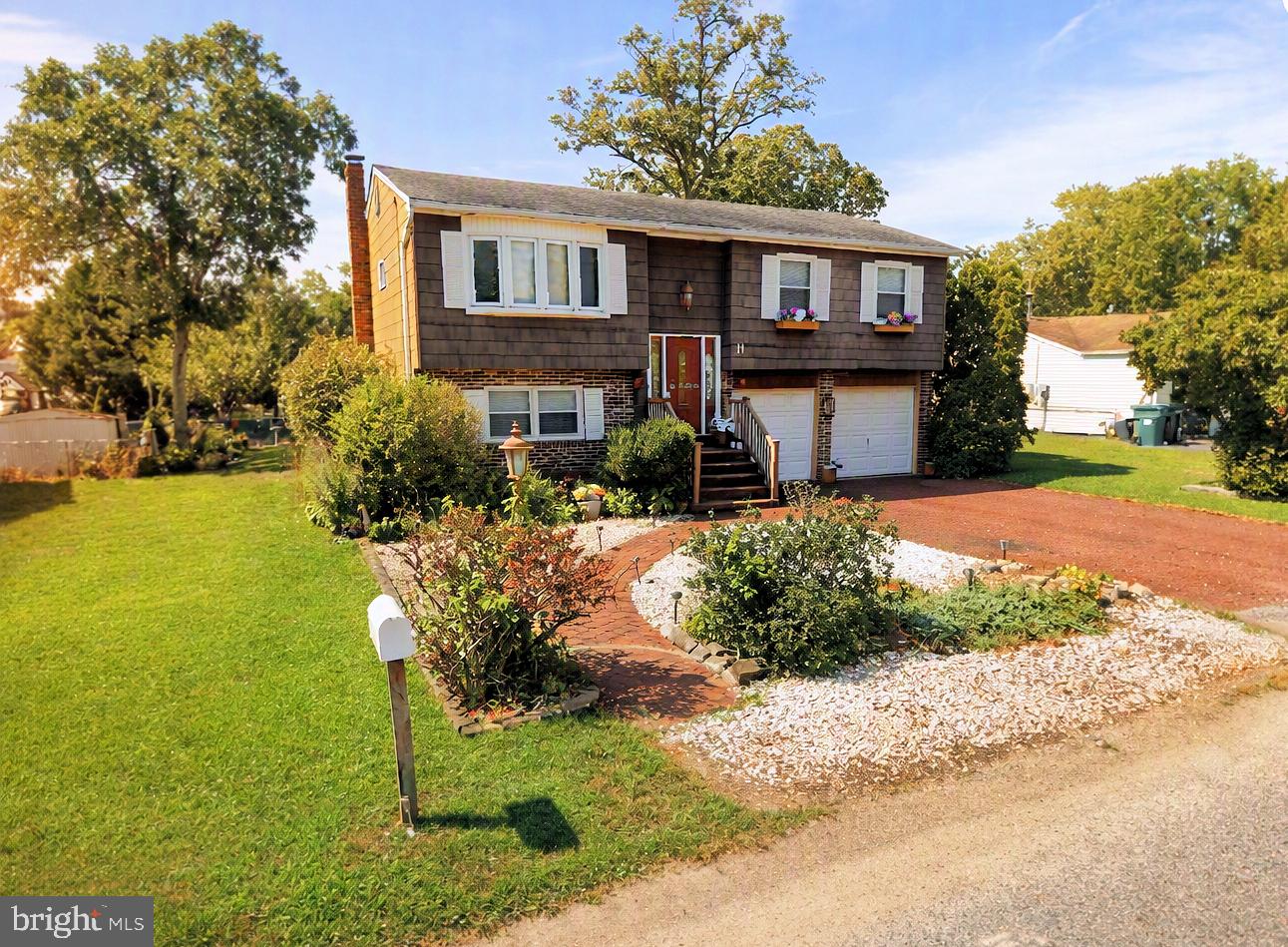 11 Spruce Dr Property Photo 1