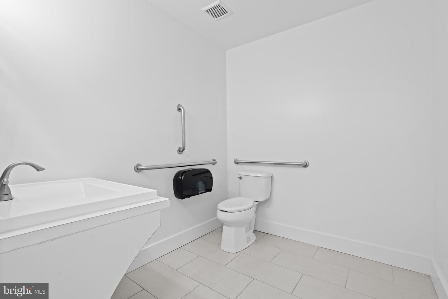 482 Brick Blvd Property Photo 16