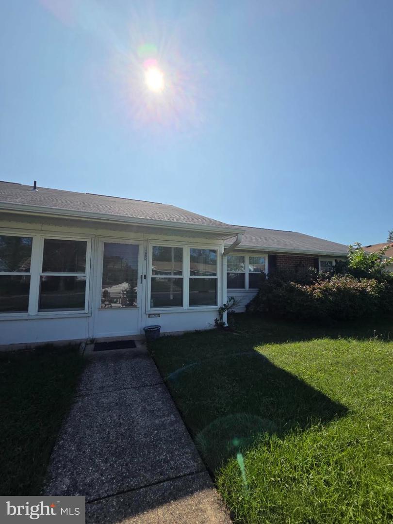 1198 Shetland Dr Property Photo 3
