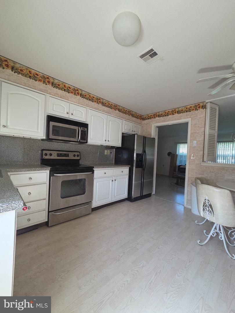 1198 Shetland Dr Property Photo 5