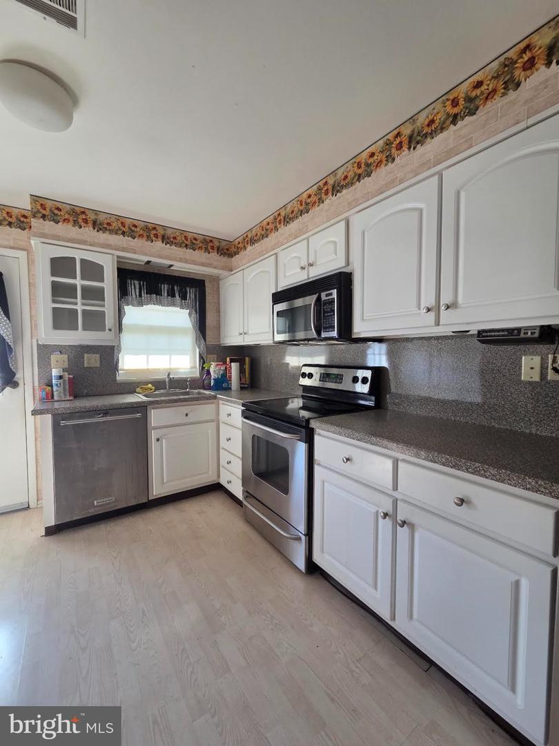 1198 Shetland Dr Property Photo 6