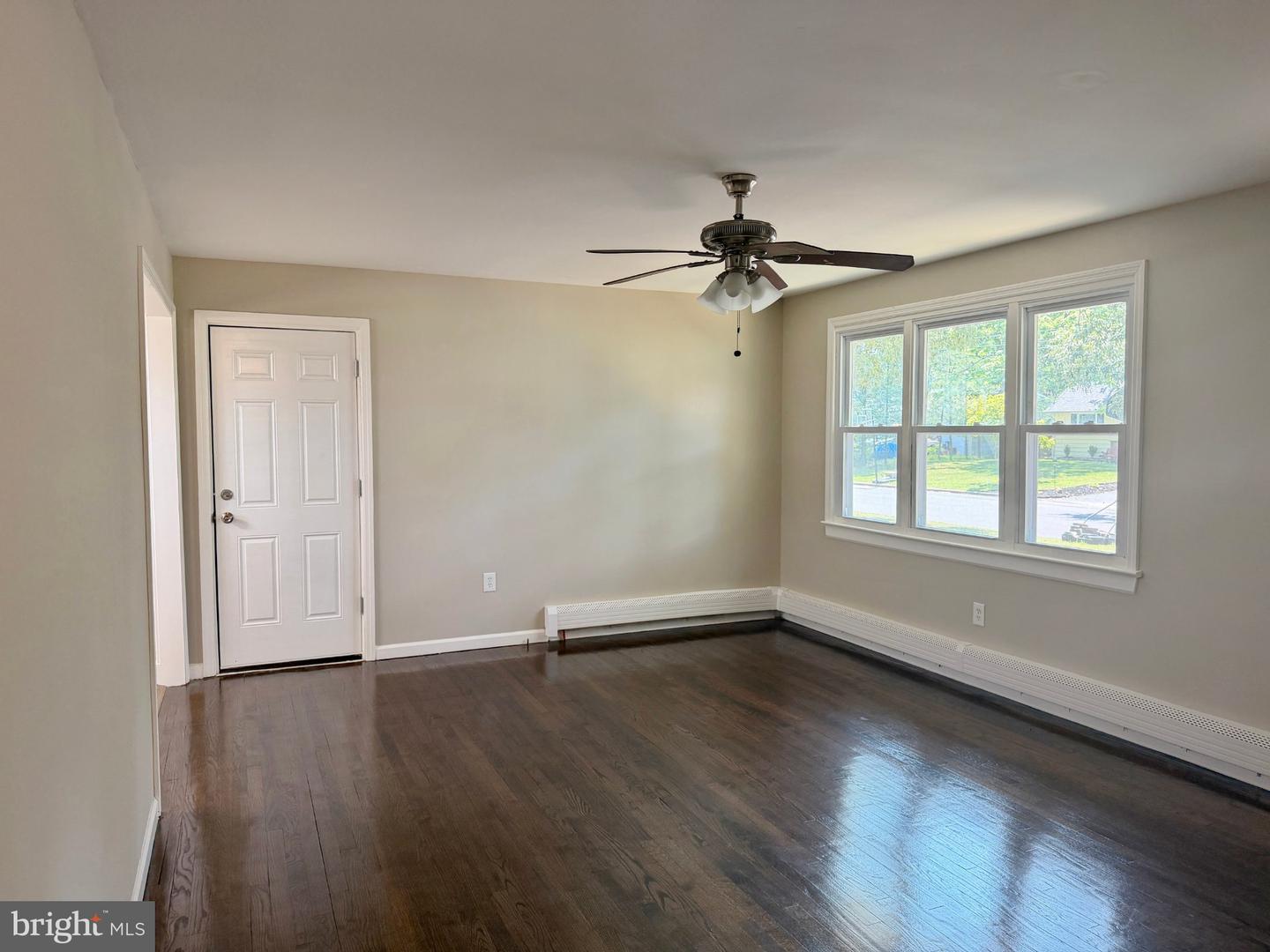 253 Shore Blvd Property Photo 8