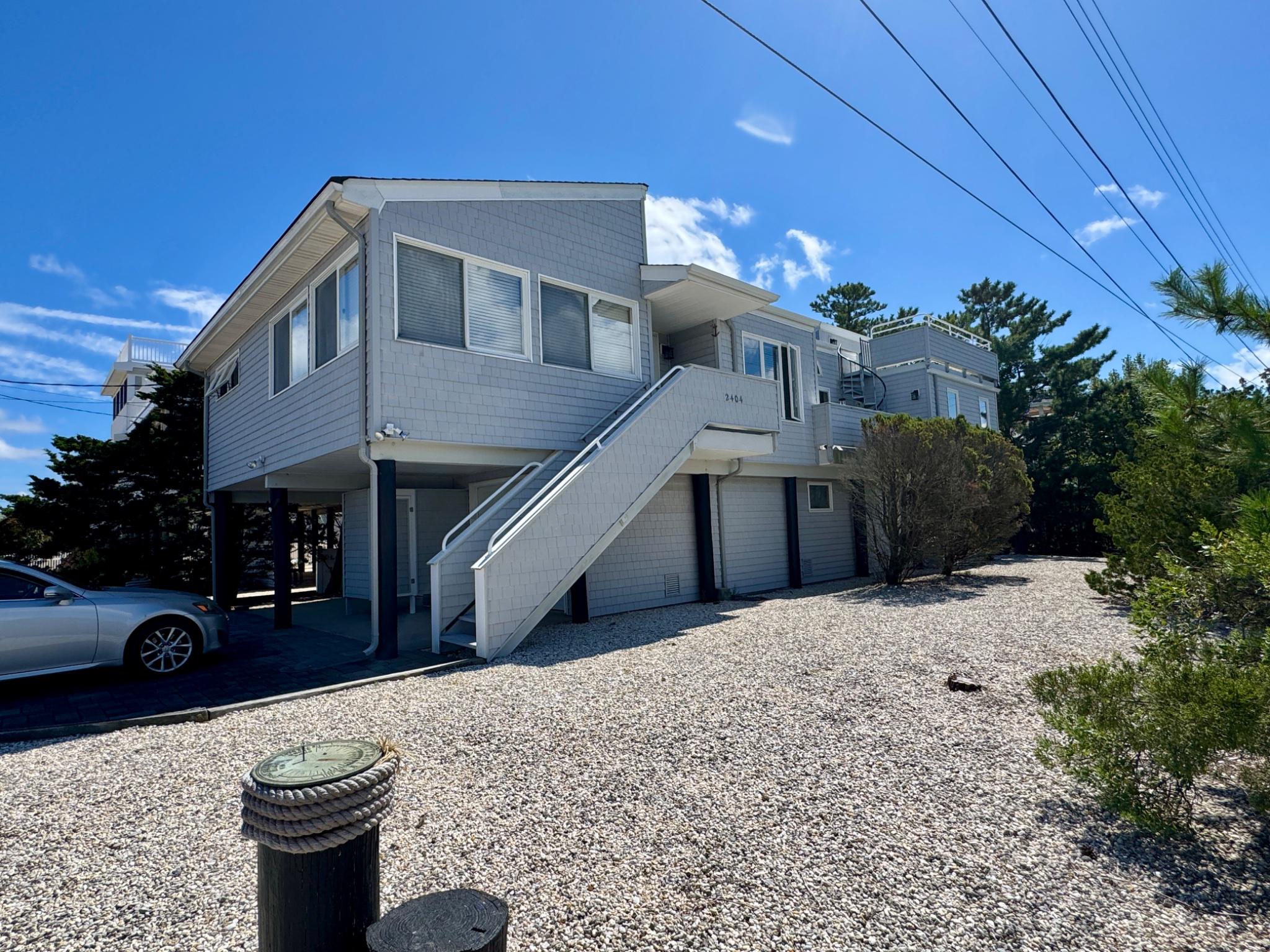 2404 Bayview Ave Property Photo 6