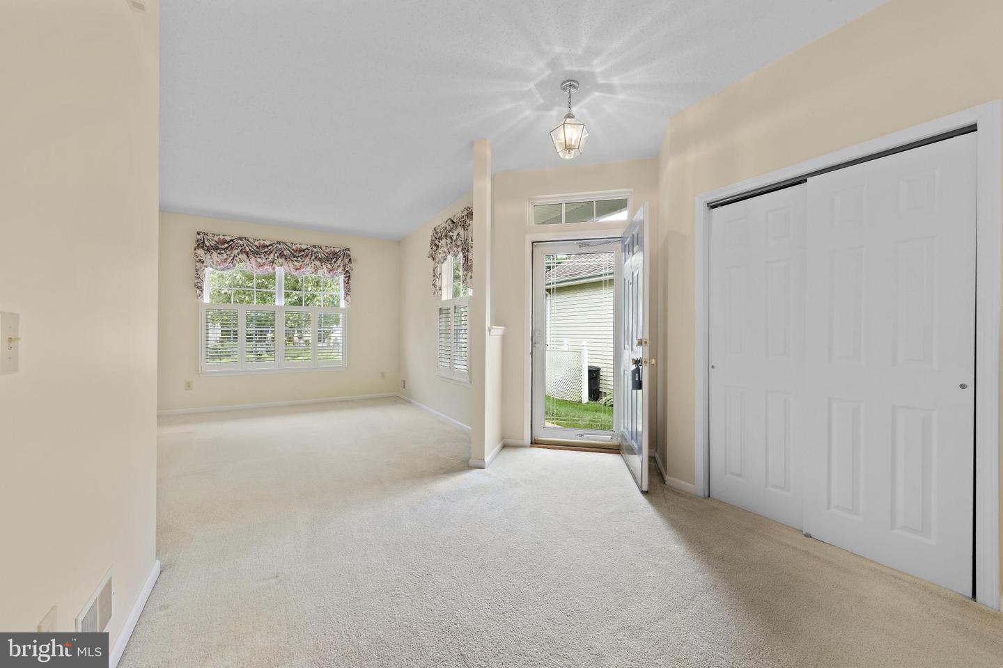 88 Robin La Property Photo 3