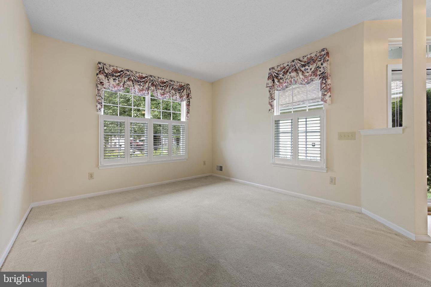 88 Robin La Property Photo 7
