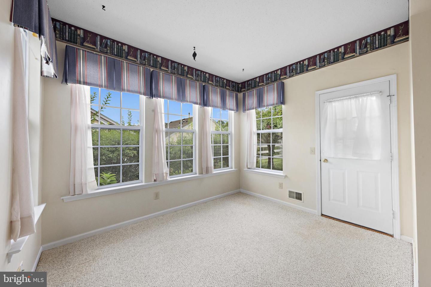 88 Robin La Property Photo 32