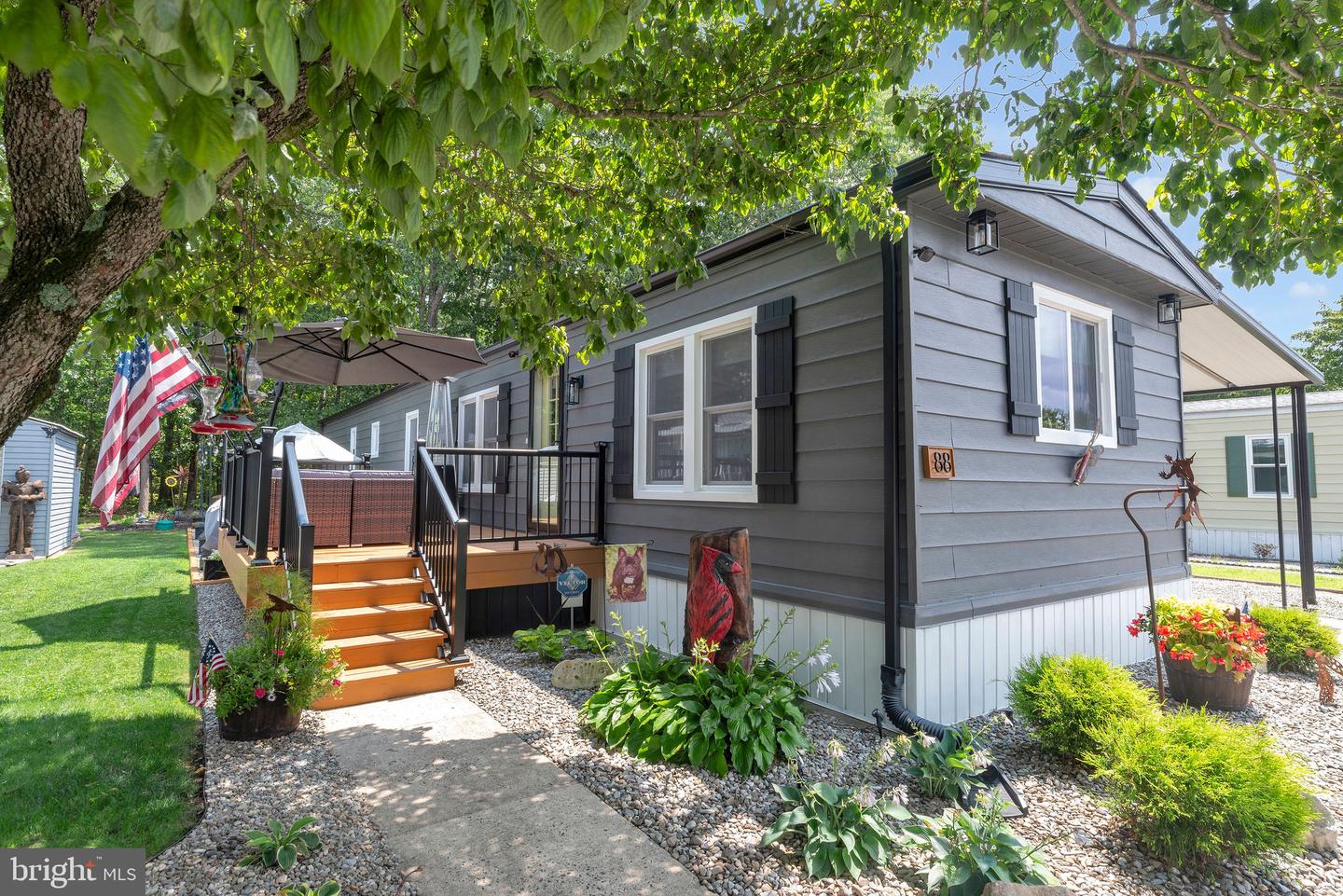 88 DOUGLAS DR