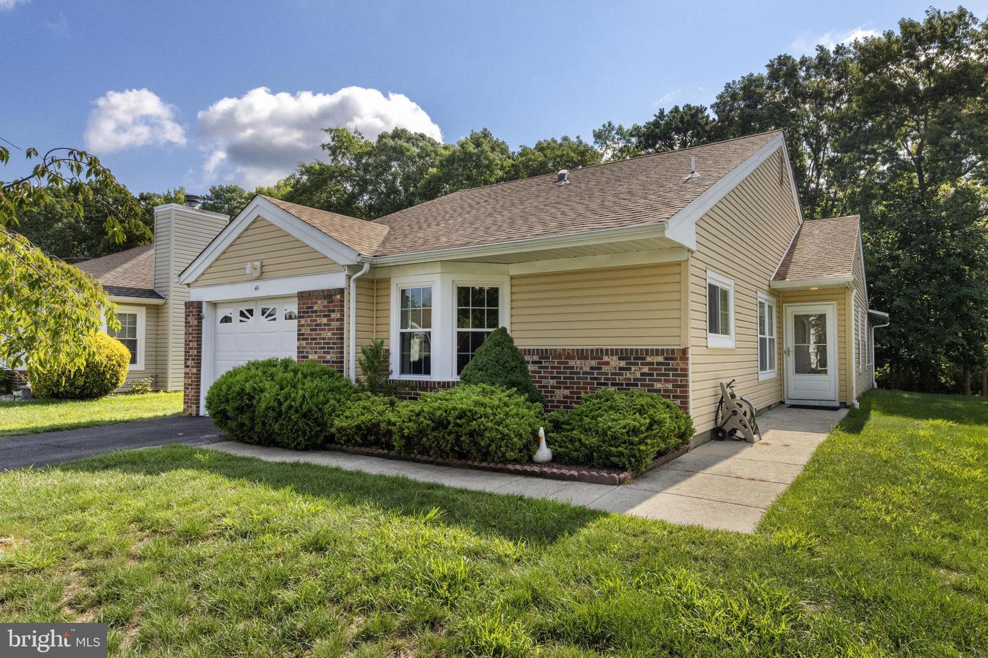 40 Pine Oak Blvd Property Photo 1