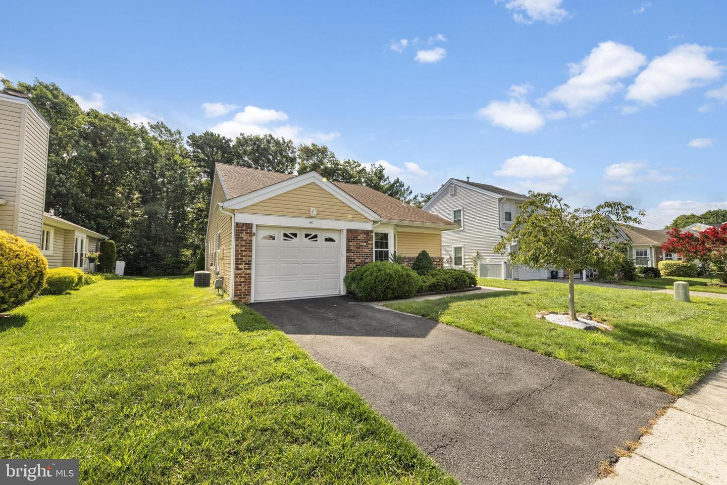 40 Pine Oak Blvd Property Photo 2