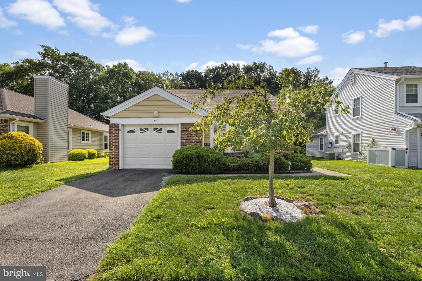 40 Pine Oak Blvd Property Photo 3