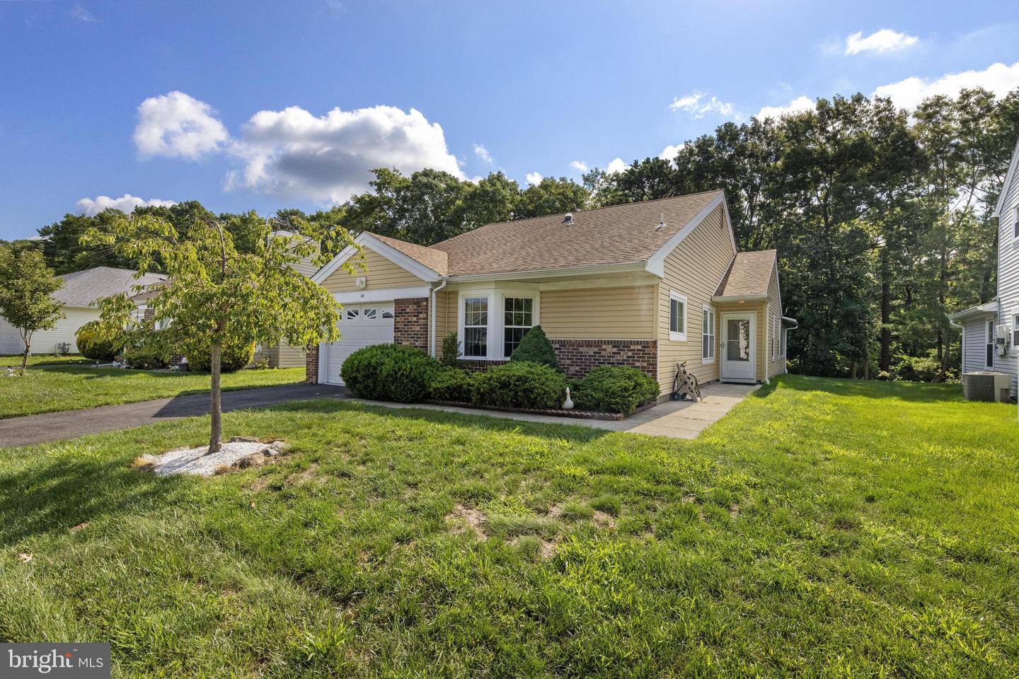 40 Pine Oak Blvd Property Photo 4