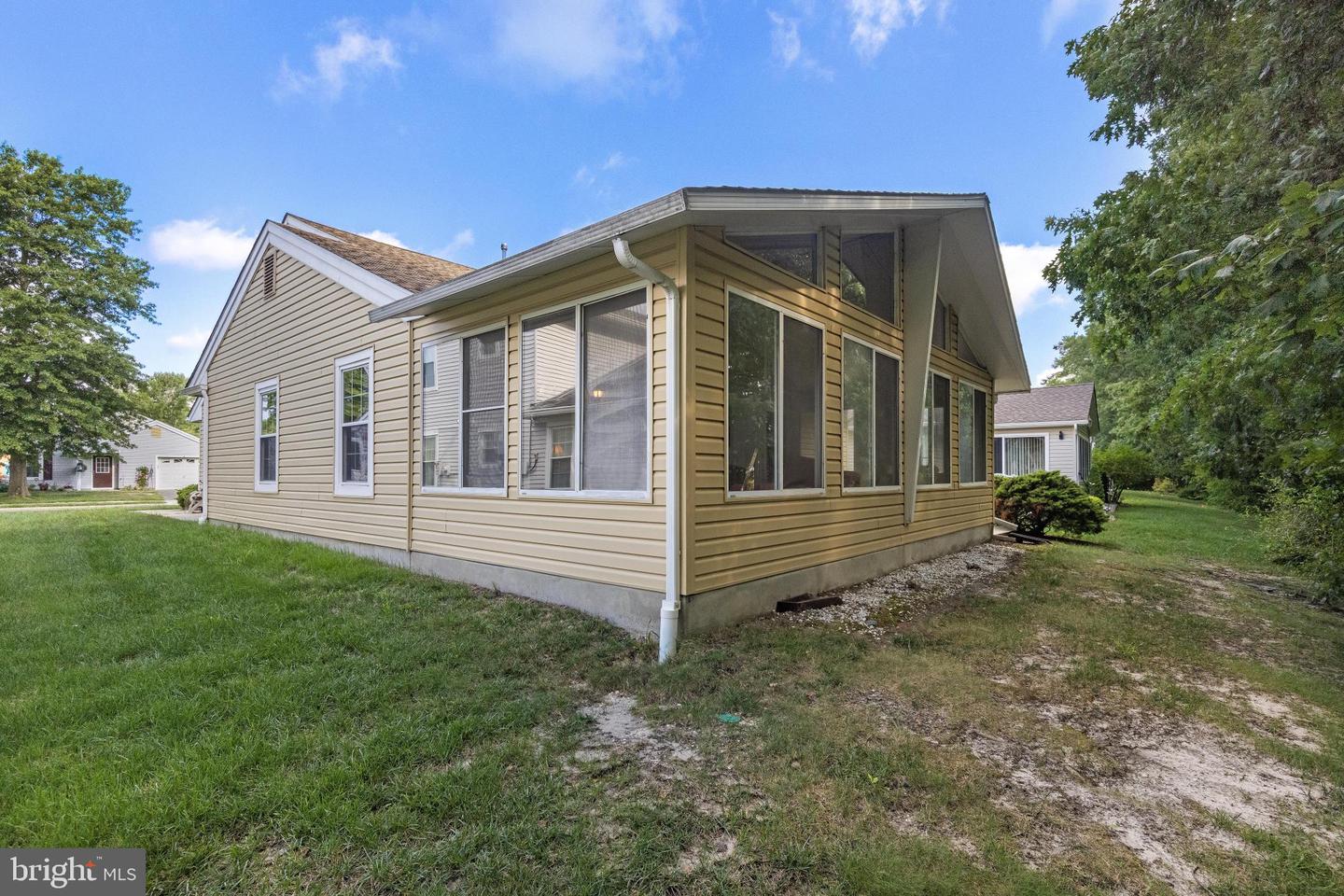 40 Pine Oak Blvd Property Photo 6