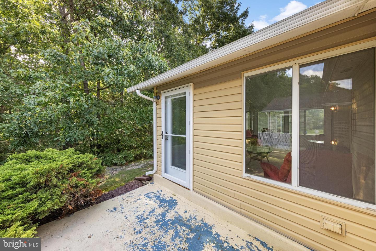40 Pine Oak Blvd Property Photo 7