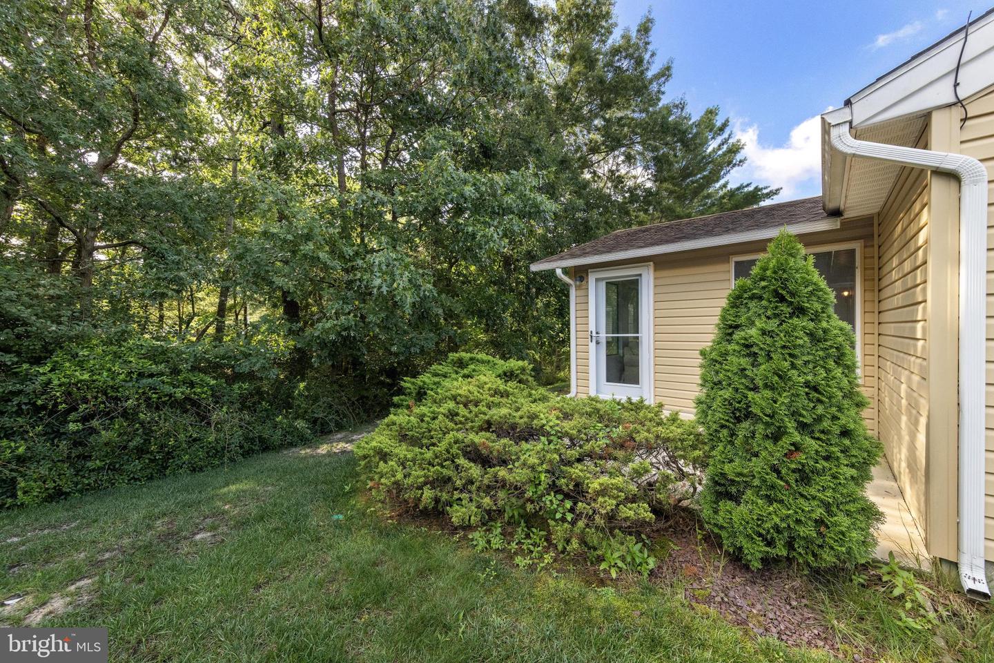 40 Pine Oak Blvd Property Photo 9