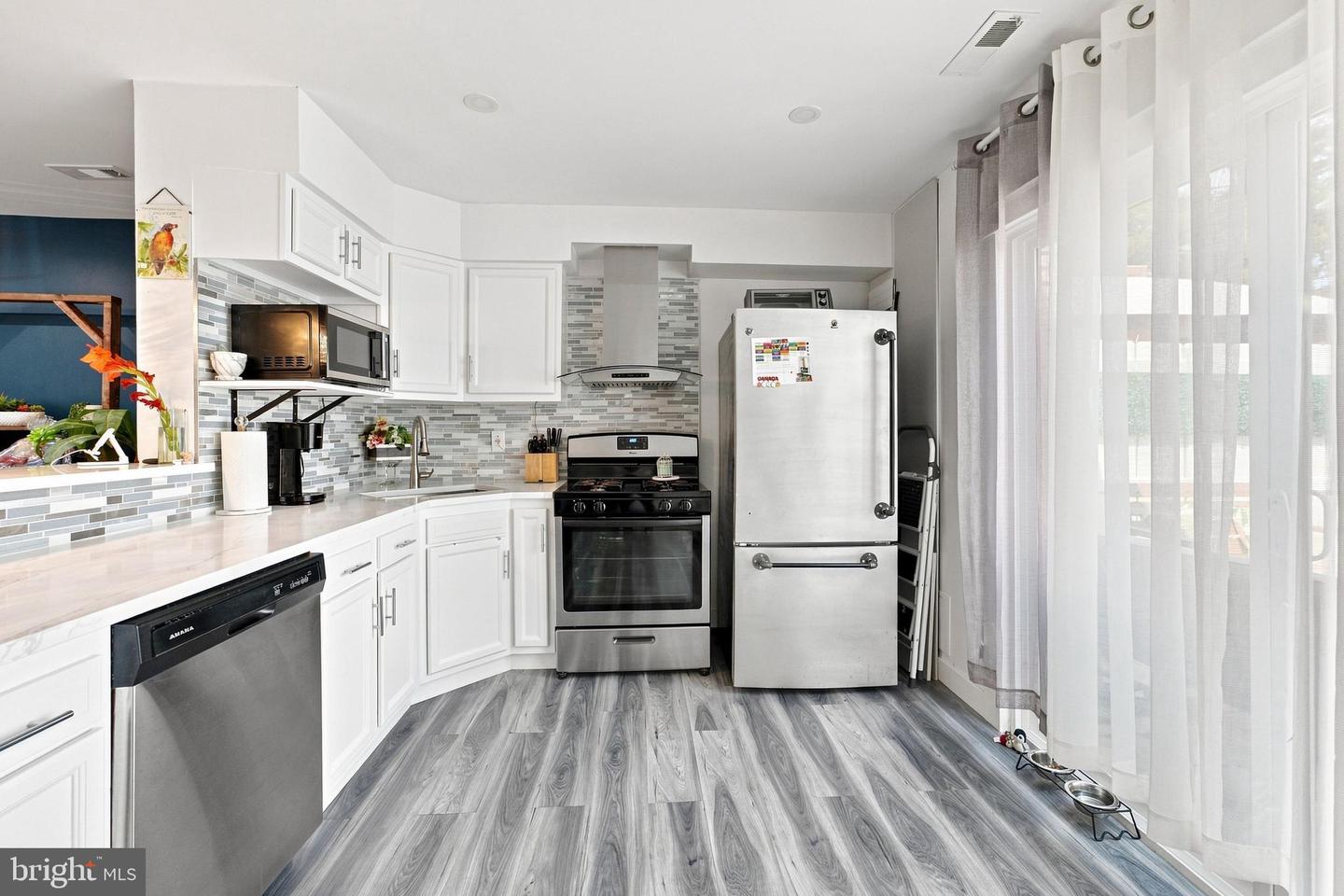 311 Beach Plum Ct Property Photo 8