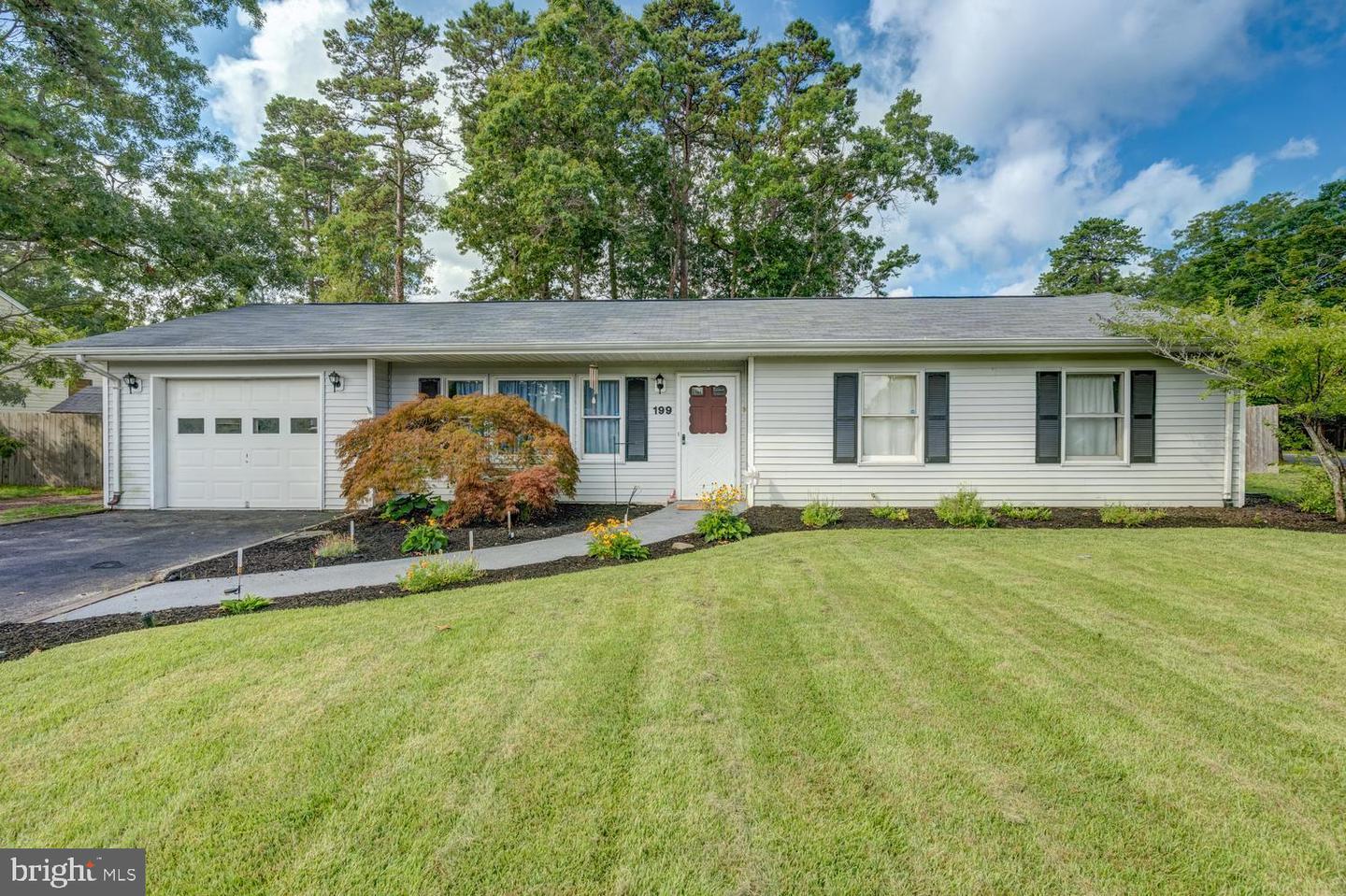 199 Willets Ave Property Photo 1