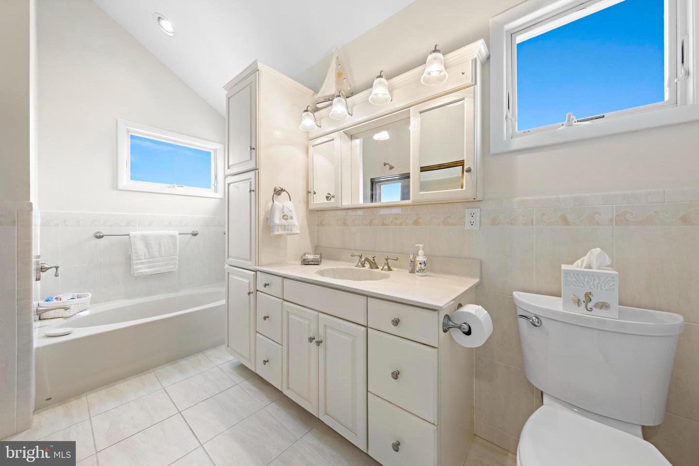 1106 S Beach Ave Property Photo 20