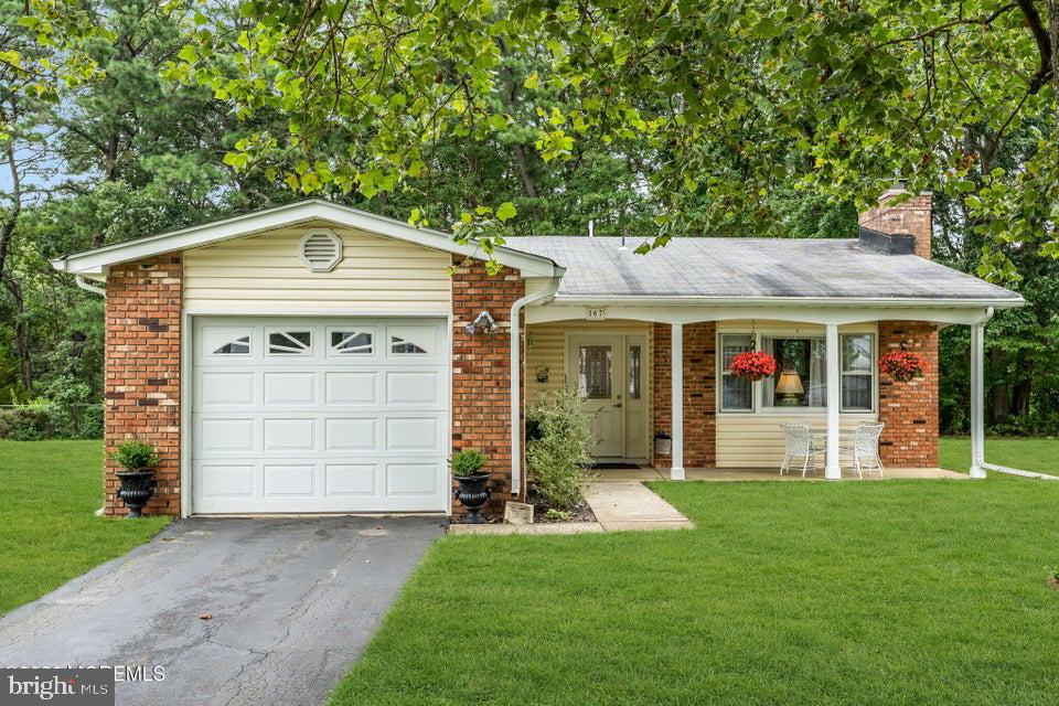 167 Courtshire Dr Property Photo 1