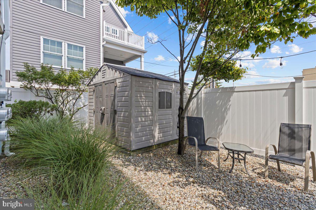 304 Halsey Ave #e Property Photo 56