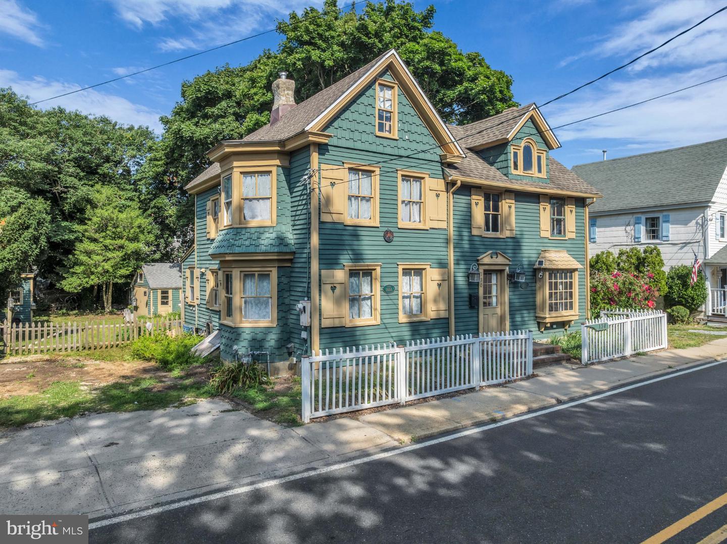 130 S Green St Property Photo 3