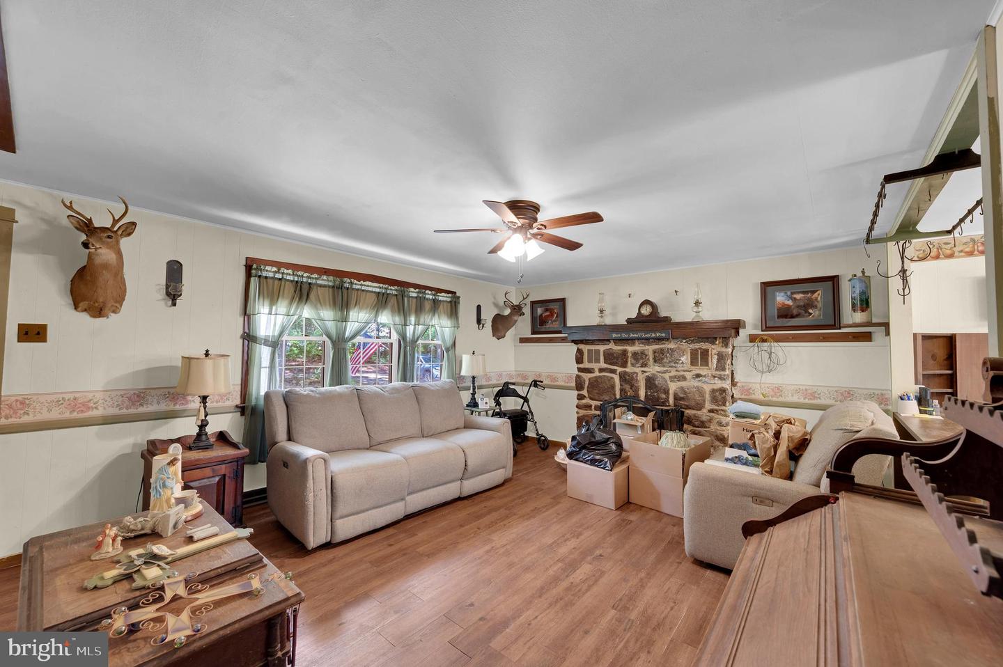 809-a W Bay Ave Property Photo 3