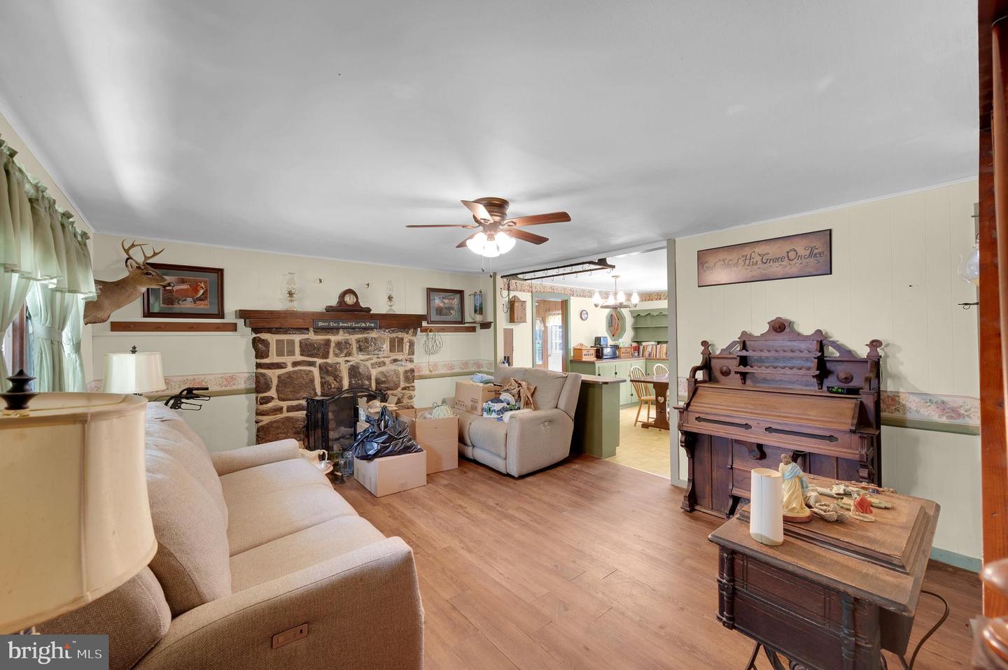 809-a W Bay Ave Property Photo 4