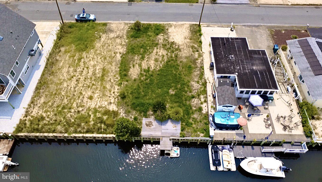 107 E Sail Dr Property Photo 2