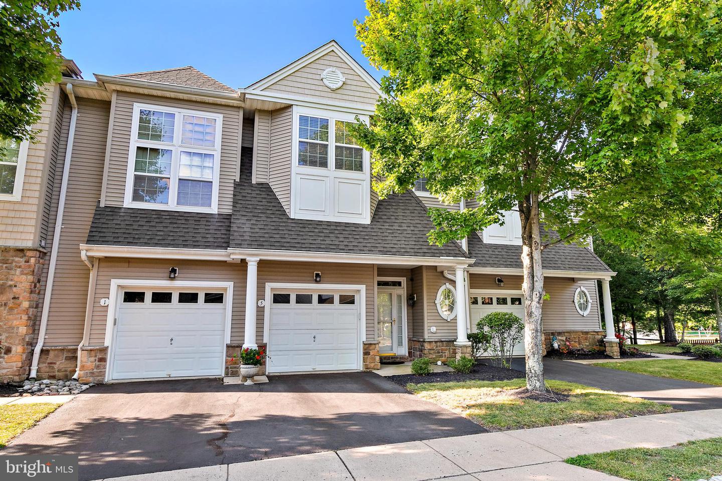 5 Ocean Breeze Ct Property Photo 1