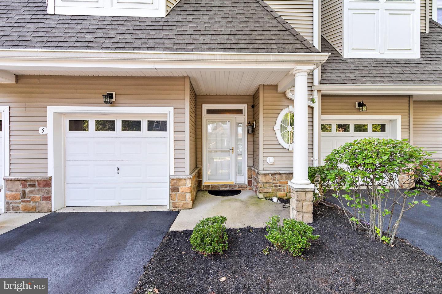 5 Ocean Breeze Ct Property Photo 2