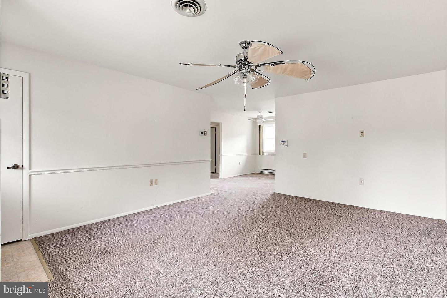 65 Norwalk Ave Property Photo 4