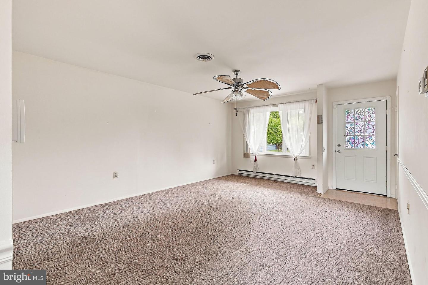 65 Norwalk Ave Property Photo 5