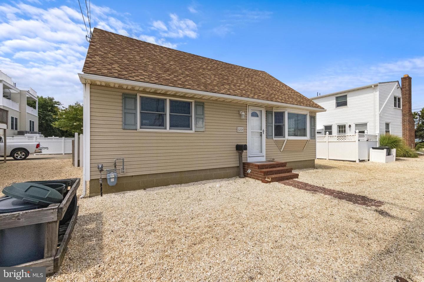 6204 Long Beach Blvd Property Photo 1