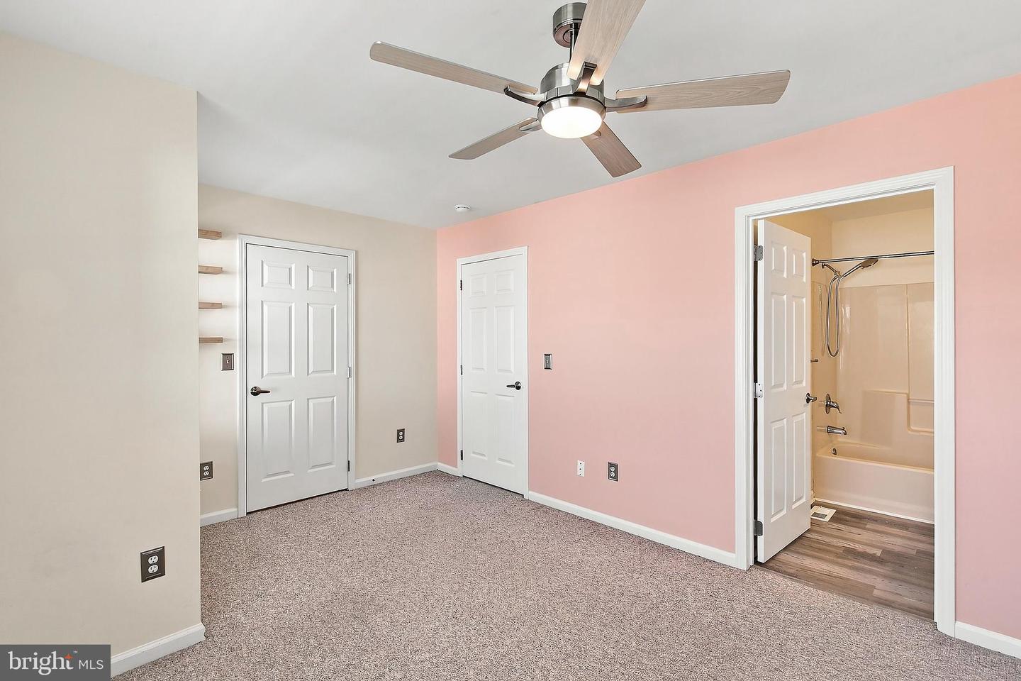 141 Spoonbill Holw Property Photo 16