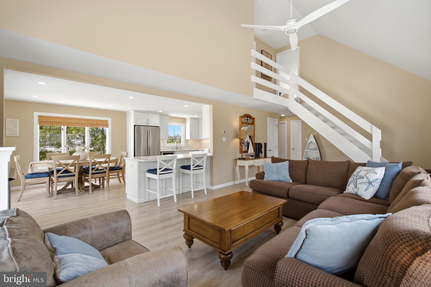 1018-a Long Blvd Property Photo 3